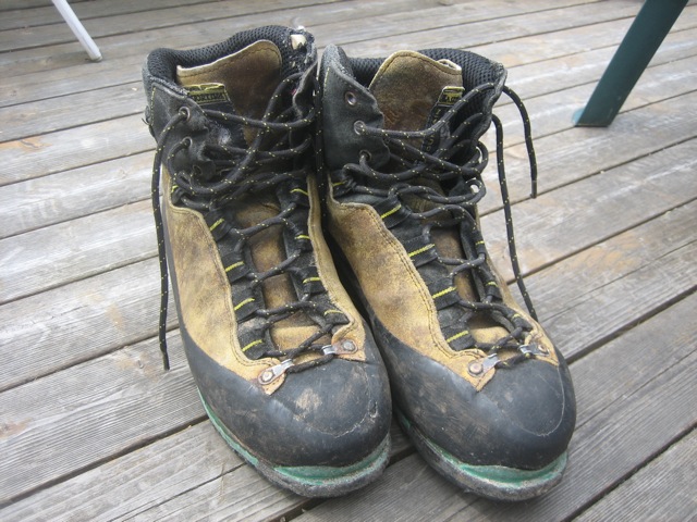 mixed climbing boots